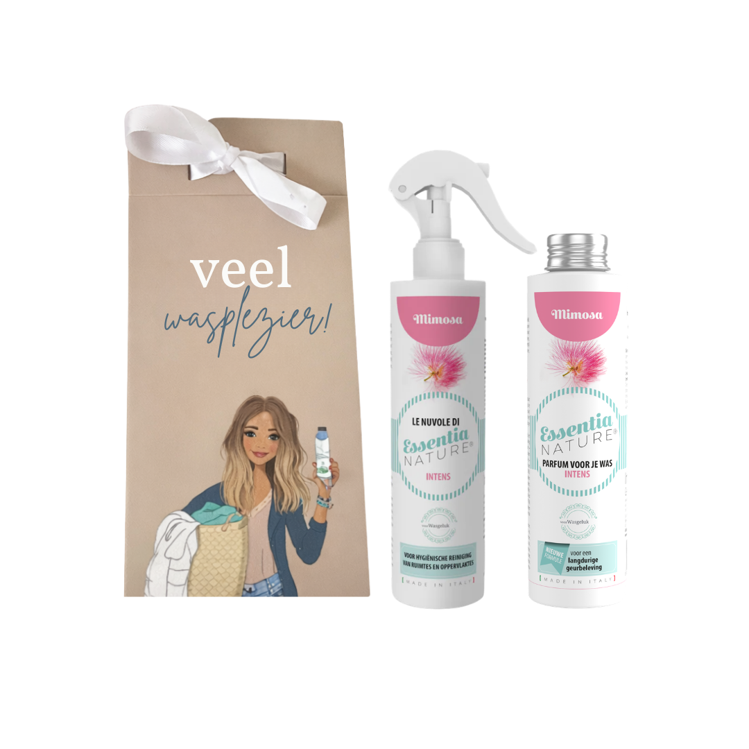 Giftbox “Mix & Match Intens Cloud” met één fles wasparfum en één fles Cloud (250 ml elk) naar keuze uit de INTENS-lijn, inclusief luxe cadeauverpakking met satijnen strik en gratis waszakje voor delicate items.
