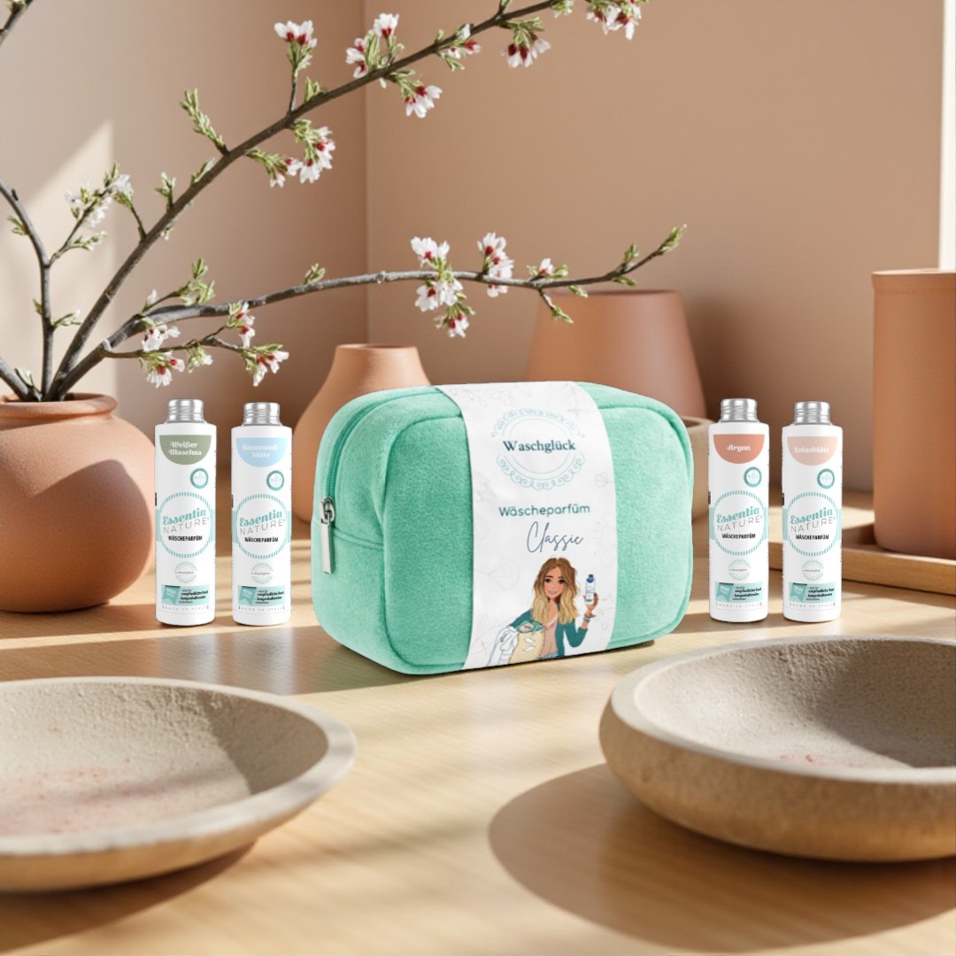 Luxe fluwelen etui met vier bestsellers uit de Classic Originals-lijn wasparfum (4 x 50 ml), zacht en chic, ideaal als verwenmoment of later te gebruiken als make-uptasje of travel pouch.